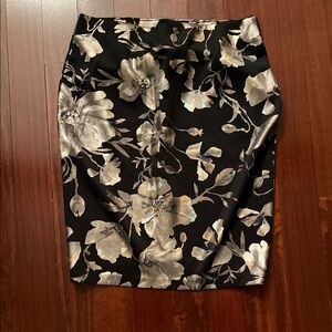 Roz & Ali Black and Silver Floral Pencil Skirt